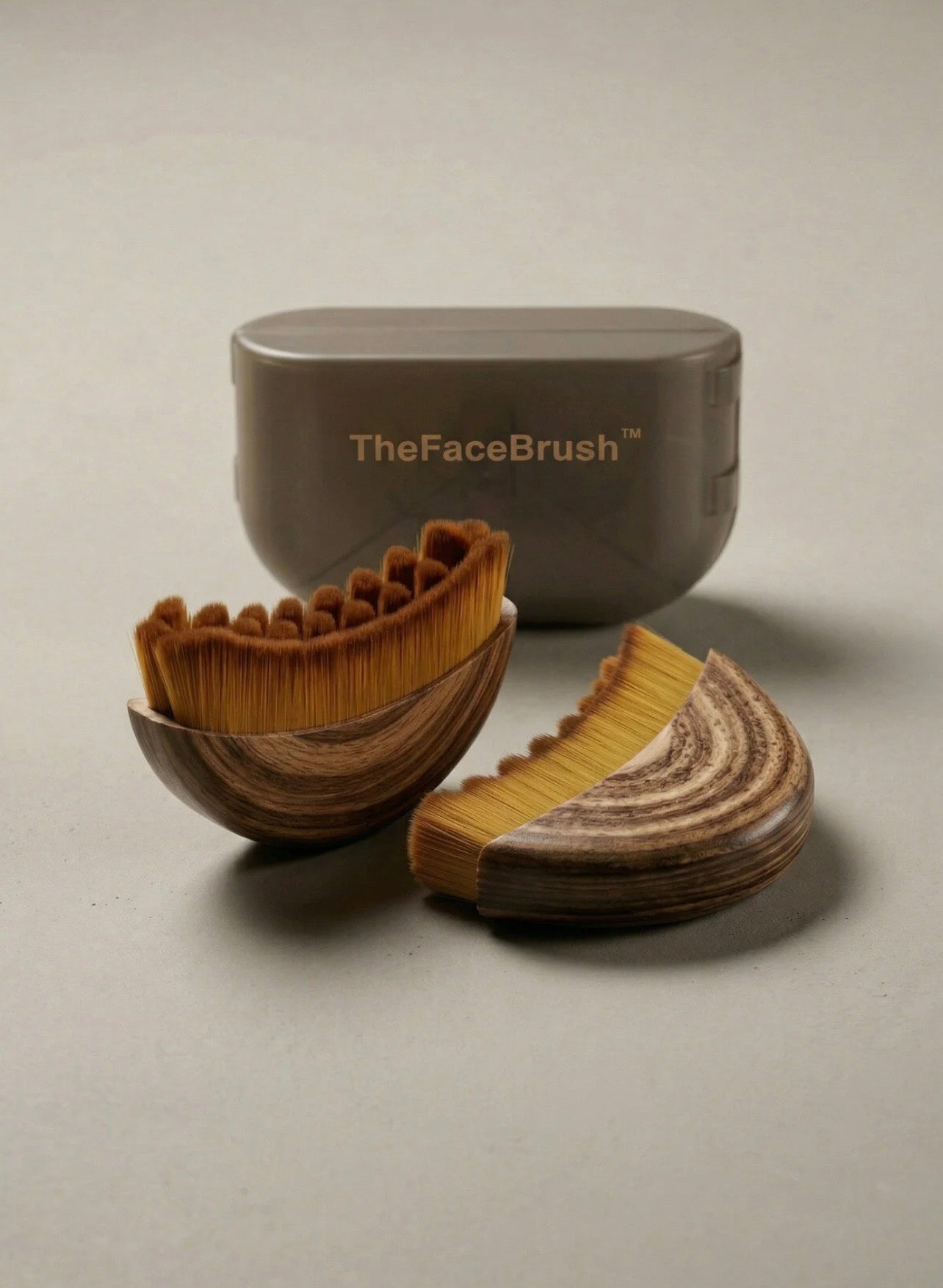 Yüz şekillendirme fırçası